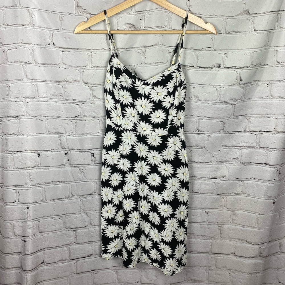 SO Dress. Daisy Spring Dress with Pockets! Size Small